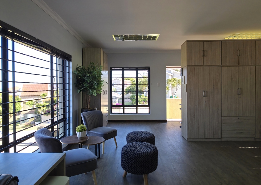 5 Bedroom Property for Sale in Wavecrest Eastern Cape